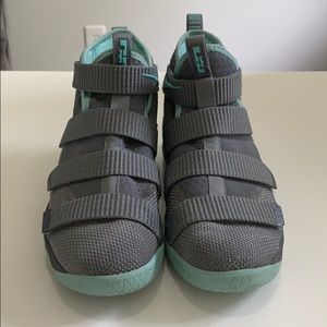 Nike Lebron Solider 11 XI GS Cool Gray and Green.